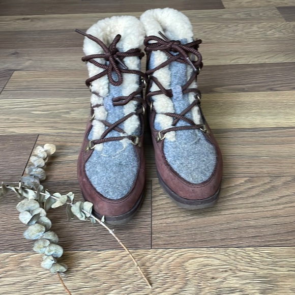 NWOT Sorel Sheepskin Boots - Picture 1 of 6